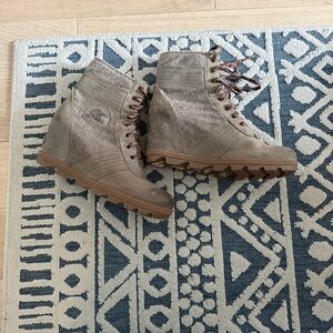 Sorel Taupe Ankle Combat Lexie 9.5 Booties